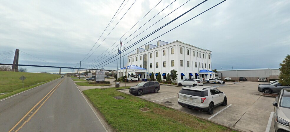 13919 River Rd, Luling, LA à louer - Photo du bâtiment - Image 2 de 4