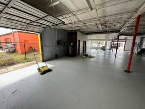 2466 Lafayette St, Fort Myers, FL for lease Interior Photo- Image 2 of 5