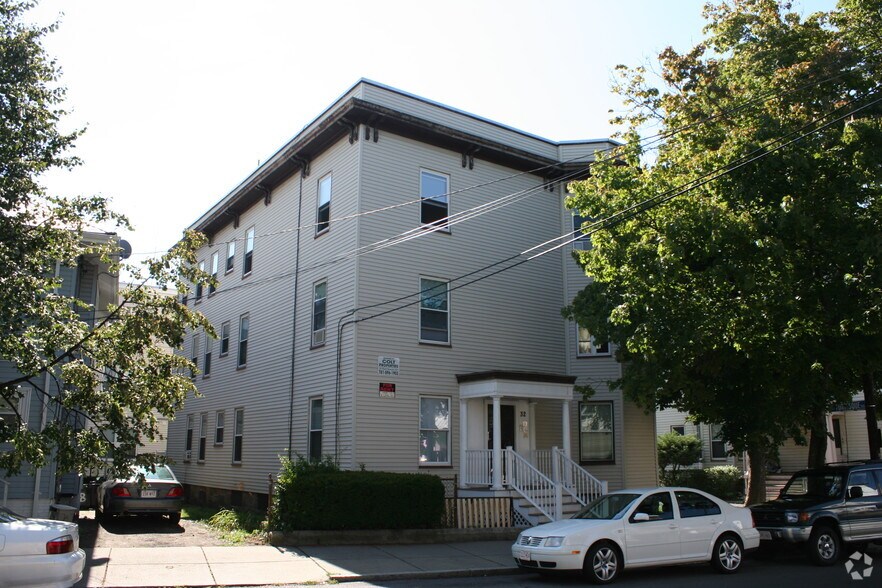 32 Chestnut St, Lynn, MA à vendre - Photo principale - Image 1 de 2