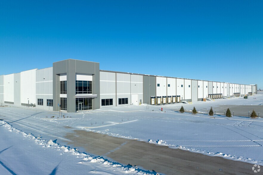 2301 25th St, Altoona, IA à vendre - Photo du bâtiment - Image 3 de 8