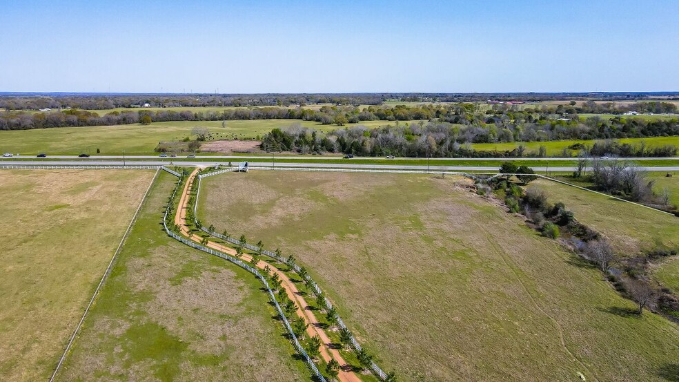 52825 Highway 290, Prairie View, TX à vendre - Photo du bâtiment - Image 2 de 4