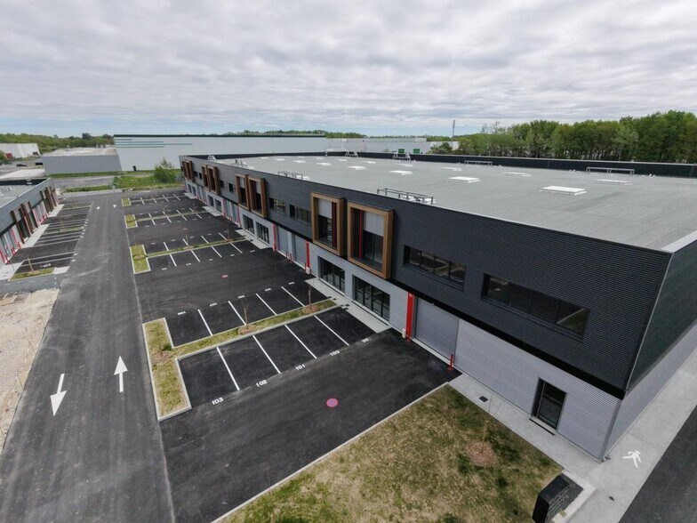 Industrial in Chécy for lease - Building Photo - Image 2 of 3