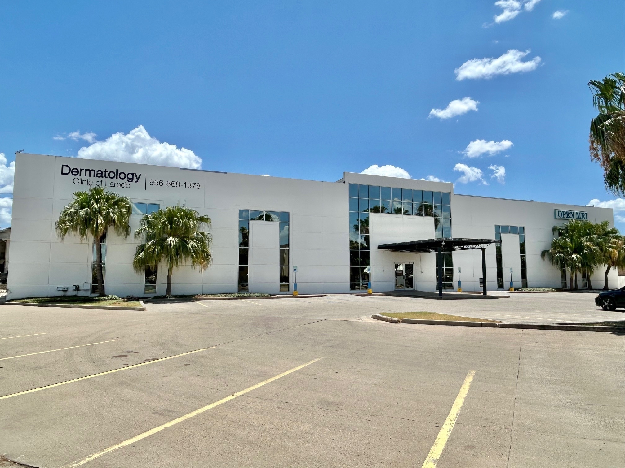 209 W Village Blvd, Laredo, TX à louer Photo du bâtiment- Image 1 de 32