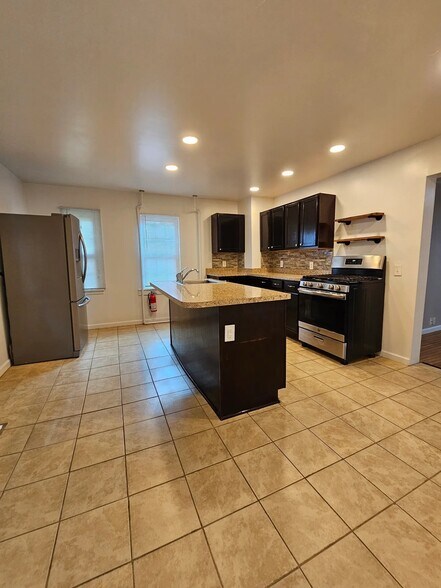 203 Sanford St, Rochester, NY à vendre - Photo du bâtiment - Image 3 de 21