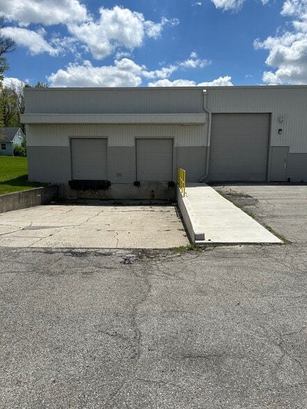 4211 Engle Rd, Fort Wayne, IN à louer - Photo du bâtiment - Image 3 de 9
