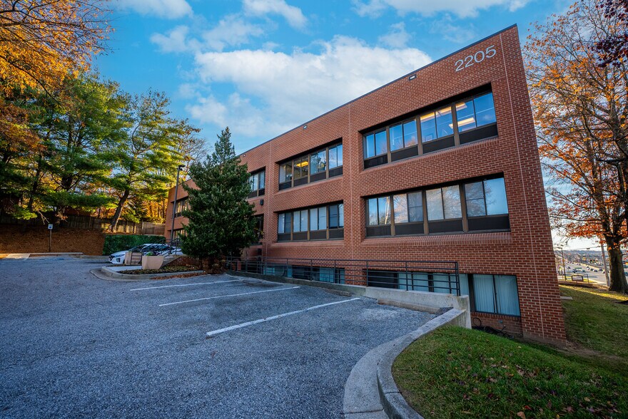 2205 York Rd, Timonium, MD à louer - Photo du bâtiment - Image 2 de 9