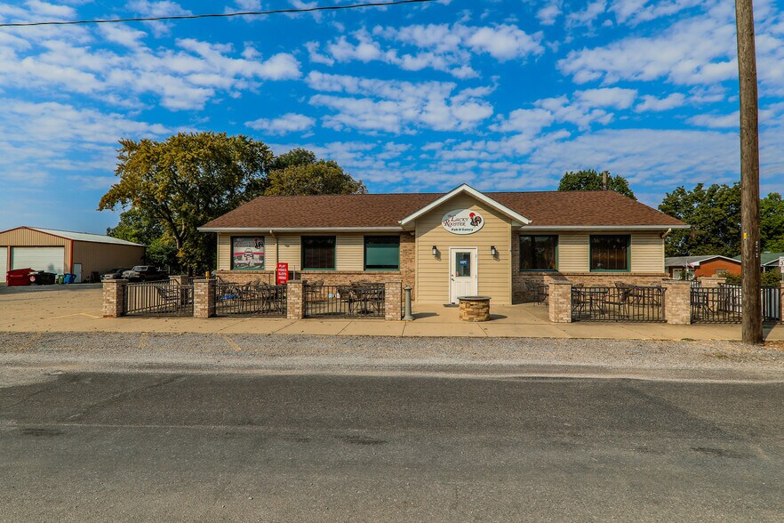 101 E Main St, Saint Jacob, IL à vendre - Photo du bâtiment - Image 2 de 19