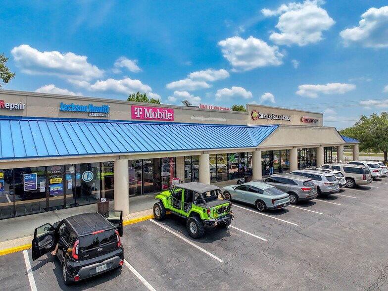 1496 Apalachee Pky, Tallahassee, FL à louer - Photo du bâtiment - Image 3 de 7