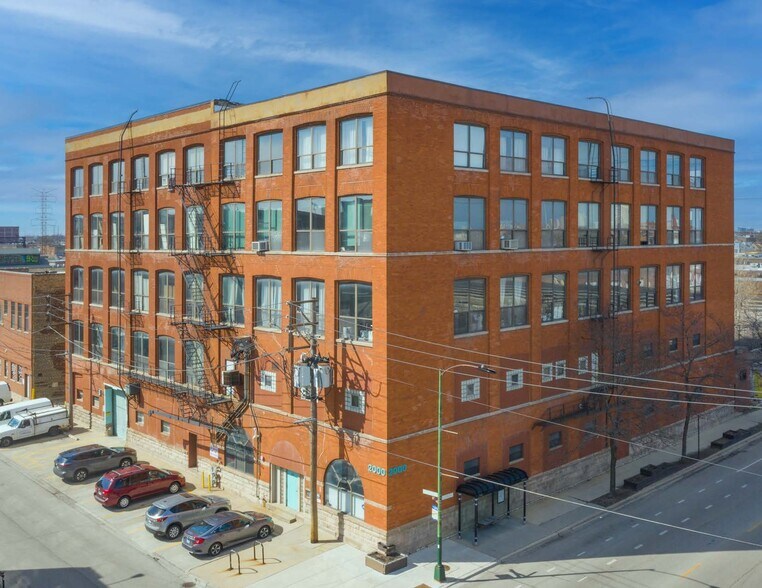 2000 W Carroll Ave, Chicago, IL à louer - Photo du bâtiment - Image 2 de 4