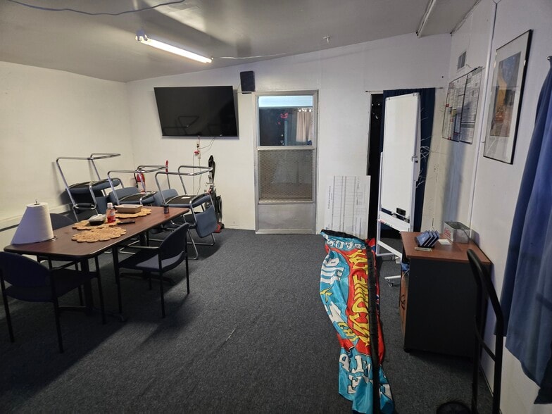 16235 Foothill Blvd, Fontana, CA à louer - Photo du bâtiment - Image 3 de 7