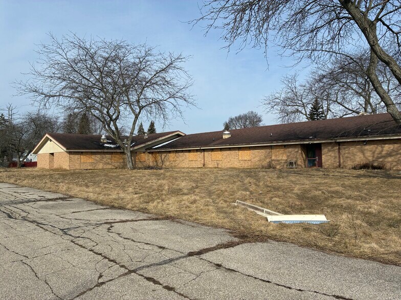 1413 Gratiot Ave, Saginaw, MI à vendre - Photo du bâtiment - Image 3 de 9