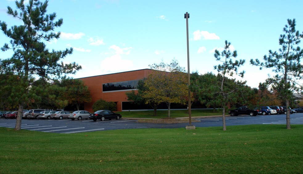 220 Salina Meadows Pky, Syracuse, NY for lease - Building Photo - Image 2 of 21