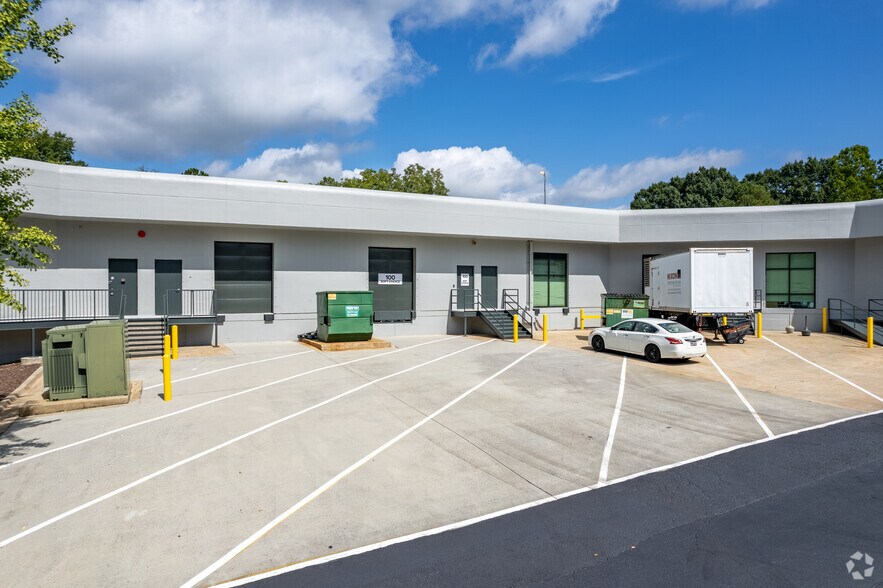 680 Engineering Dr, Peachtree Corners, GA à louer - Photo du bâtiment - Image 3 de 28