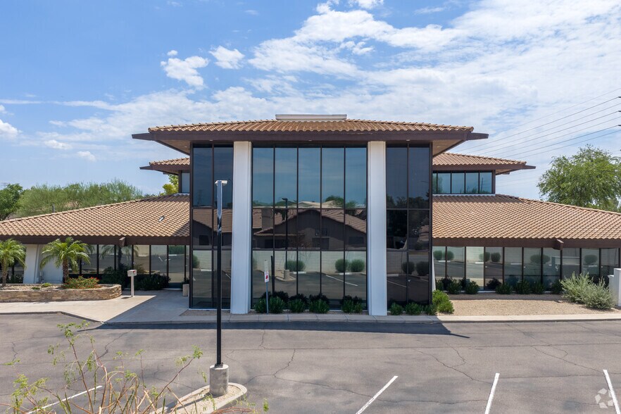2610 E University Dr, Mesa, AZ à louer - Photo du bâtiment - Image 3 de 5