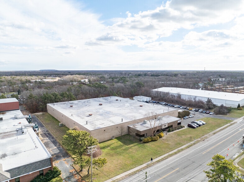 889 Waverly Ave, Holtsville, NY for lease - Aerial - Image 2 of 5