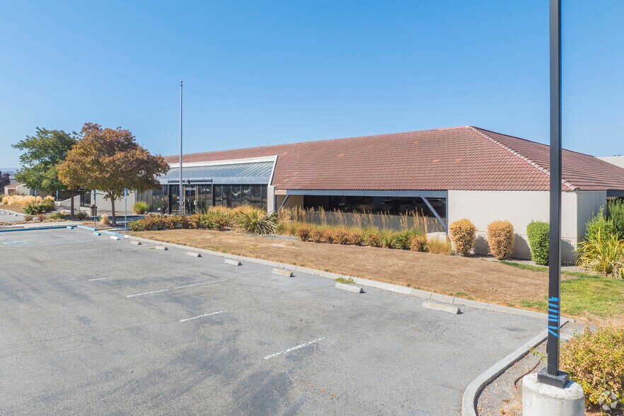 4800 Patrick Henry Dr, Santa Clara, CA à louer - Photo principale - Image 1 de 11