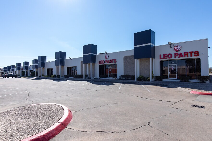 5601 Bintliff Dr, Houston, TX for lease - Building Photo - Image 2 of 18