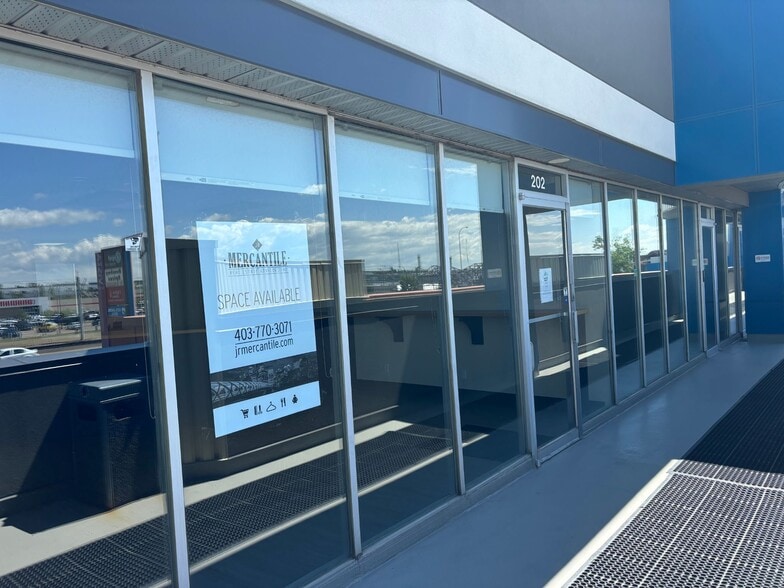 920 36th St NE, Calgary, AB for lease - Building Photo - Image 3 of 4