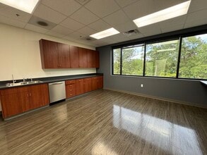 4375 N Vantage Dr, Fayetteville, AR for lease Interior Photo- Image 2 of 7
