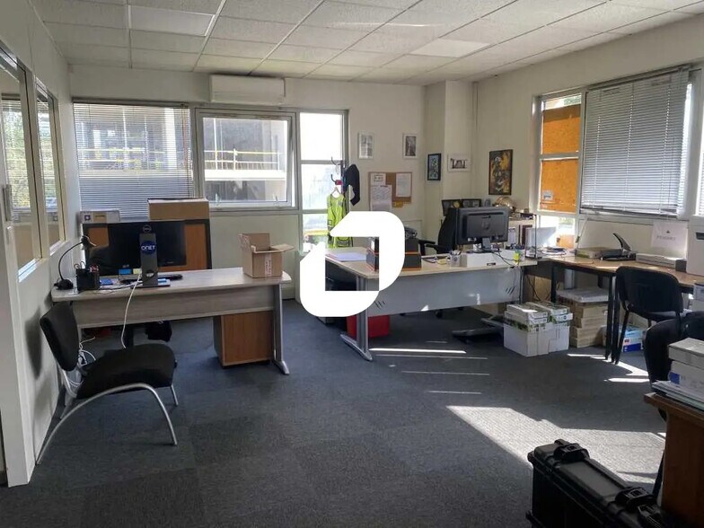 Office in Pessac for lease - Interior Photo - Image 3 of 21