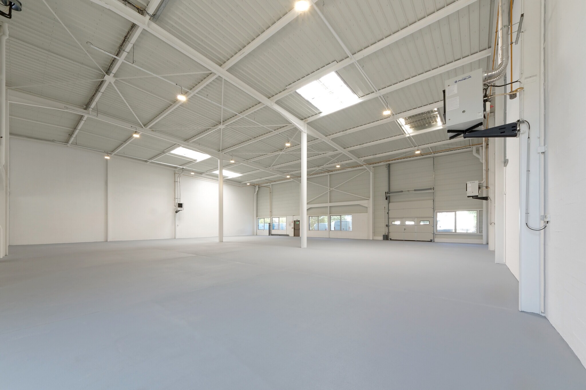 Flex in Le Blanc-Mesnil for lease Interior Photo- Image 1 of 4