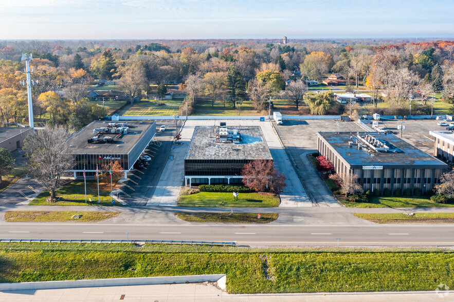 24175 Northwestern Hwy, Southfield, MI for lease - Aerial - Image 2 of 12