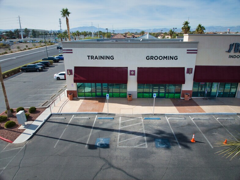 8868 S Eastern Ave, Las Vegas, NV à louer - Photo du bâtiment - Image 2 de 19