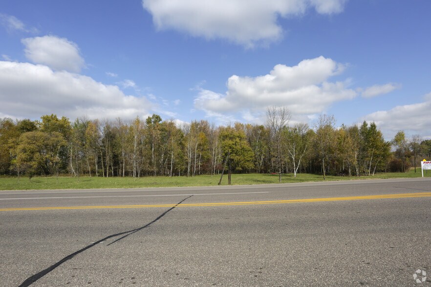 9456 Lake Dr, Columbus, MN à louer - Photo du bâtiment - Image 3 de 3