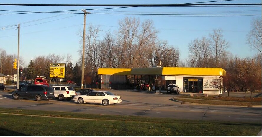 15961 15 Mile Rd, Clinton Township, MI for lease - Building Photo - Image 1 of 4