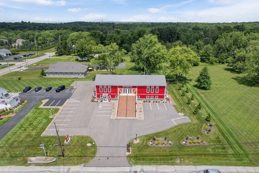 1225 Bell Rd, Chagrin Falls, OH à louer - Photo du bâtiment - Image 2 de 11