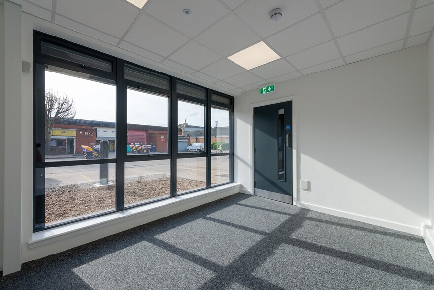 West Rd, Londres à louer - Photo du bâtiment - Image 2 de 2