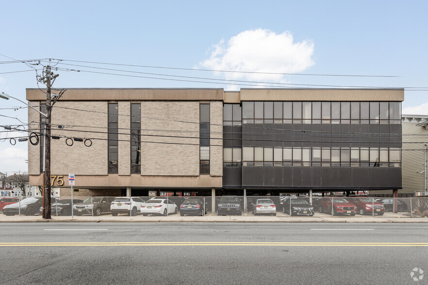 75 Essex St, Hackensack, NJ for lease - Building Photo - Image 3 of 5