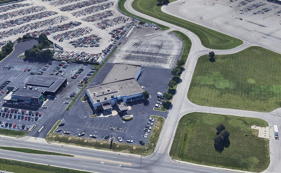 5303 W Pike Plaza Rd, Indianapolis, IN à louer - Photo principale - Image 1 de 15