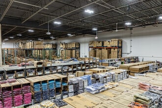 570 Commerce Blvd, Carlstadt, NJ à louer Photo intérieure- Image 2 de 14