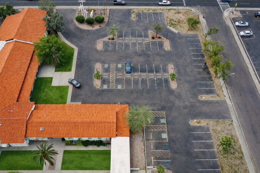 3546 E Thomas Rd, Phoenix, AZ à vendre - Photo du bâtiment - Image 2 de 11