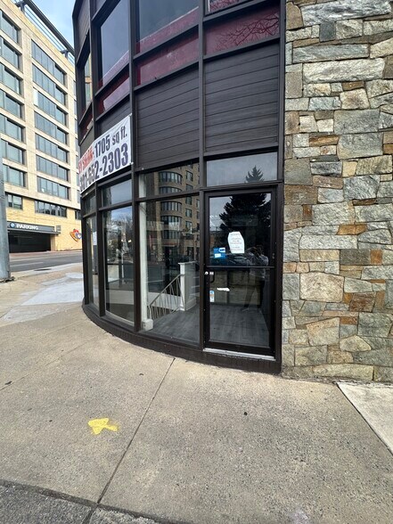 8227 Woodmont Ave, Bethesda, MD à louer - Photo du bâtiment - Image 2 de 10