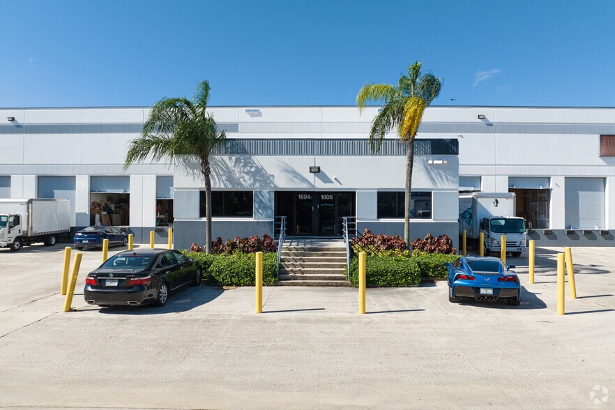 1600-1612 NW 23rd Ave, Fort Lauderdale, FL à louer - Photo du bâtiment - Image 2 de 2