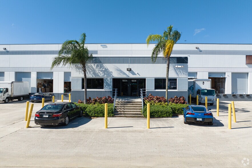 1600-1614 NW 23rd Ave, Fort Lauderdale, FL à louer - Photo du bâtiment - Image 3 de 3