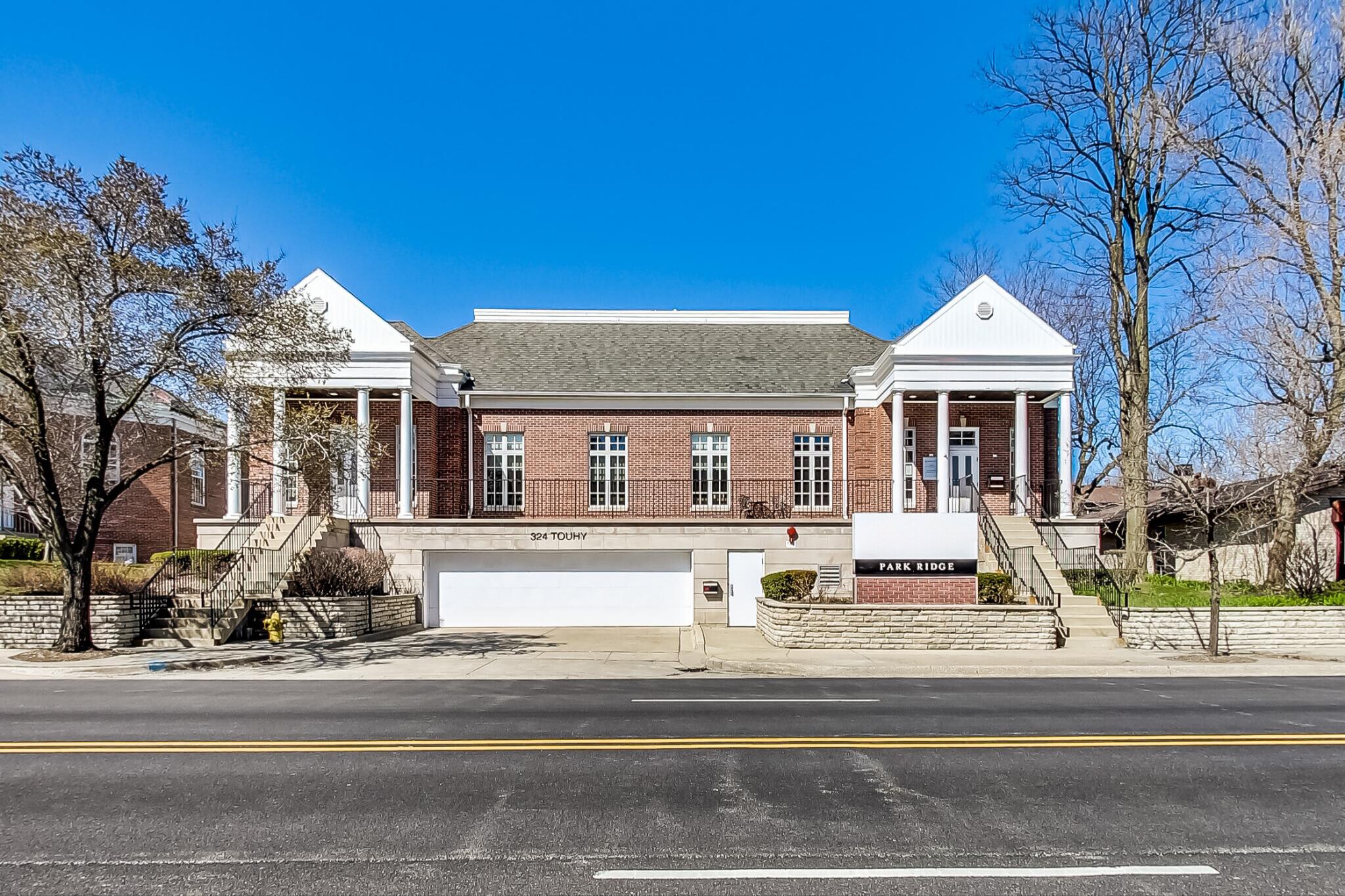 324 W Touhy Ave, Park Ridge, IL à louer Photo du bâtiment- Image 1 de 48
