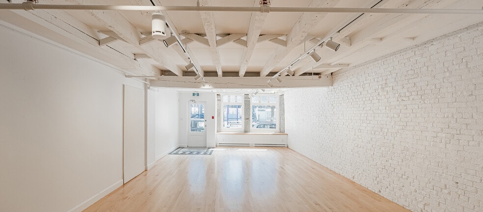 364 Rue Saint-Paul O, Montréal, QC for sale - Interior Photo - Image 3 of 8