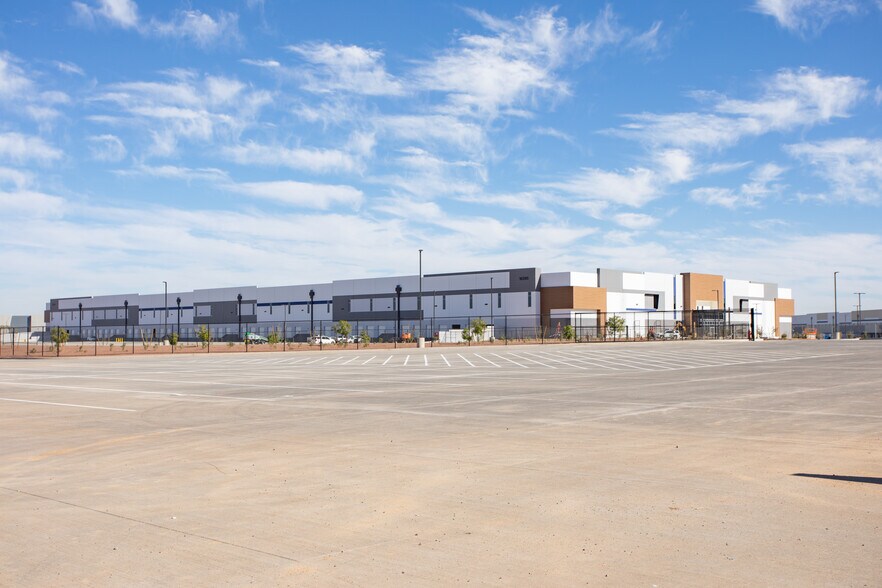 16395 W Camelback Rd, Goodyear, AZ for lease - Building Photo - Image 2 of 6