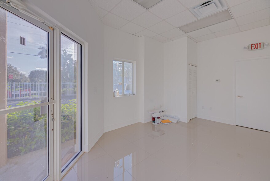 3300 NW 112th Ave, Miami, FL à louer - Photo du bâtiment - Image 3 de 14