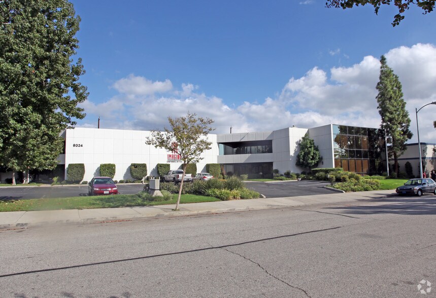 9314-9324 Eton Ave, Chatsworth, CA à louer - Photo principale - Image 1 de 4
