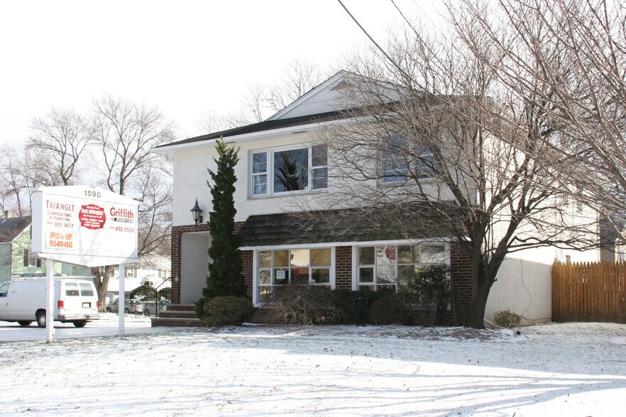 East Second Street Office Sale portefeuille de 2 propriétés à vendre sur LoopNet.ca - Photo du bâtiment - Image 2 de 7