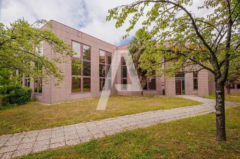 Office in Orsay for lease - Building Photo - Image 2 of 9