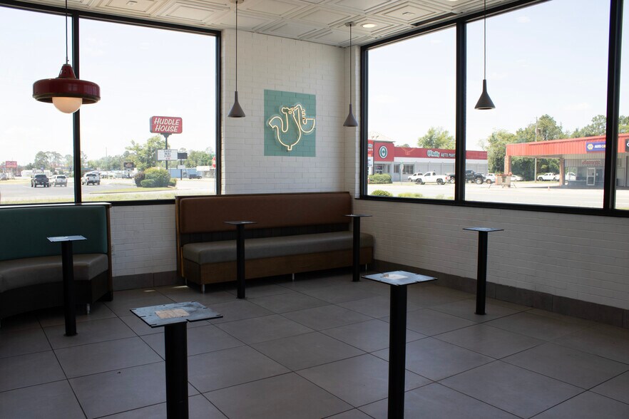 606 S Pierce St, Alma, GA à louer - Photo du bâtiment - Image 2 de 5