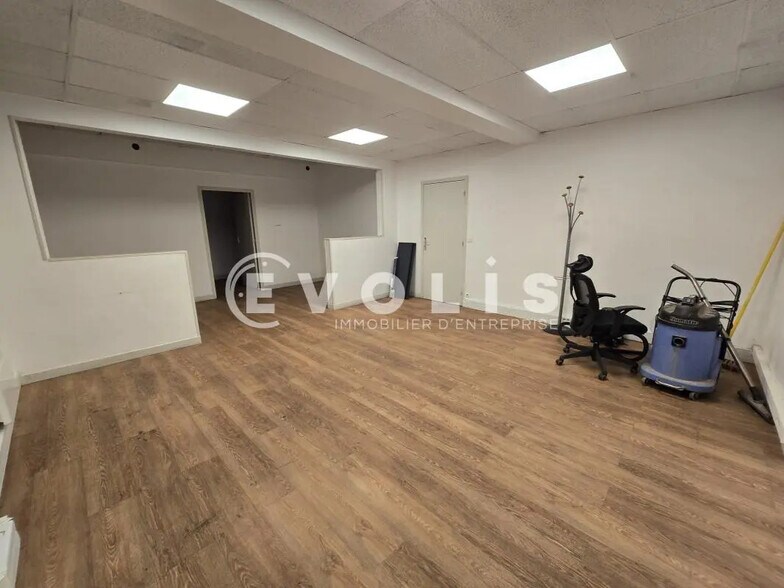 Flex in Igny for lease - Interior Photo - Image 3 of 8