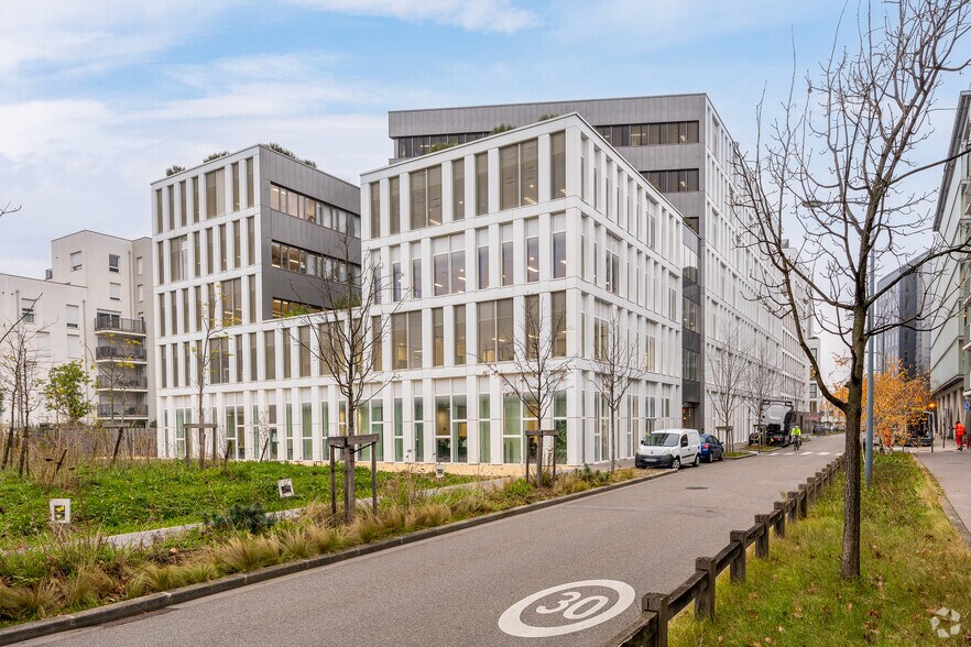 4 Rue Maurice Moissonnier, Vaulx-en-Velin à louer - Photo du bâtiment - Image 1 de 20