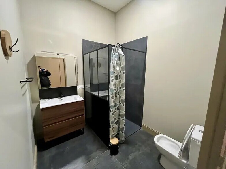 Retail in Bordeaux for lease - Building Photo - Image 3 of 7