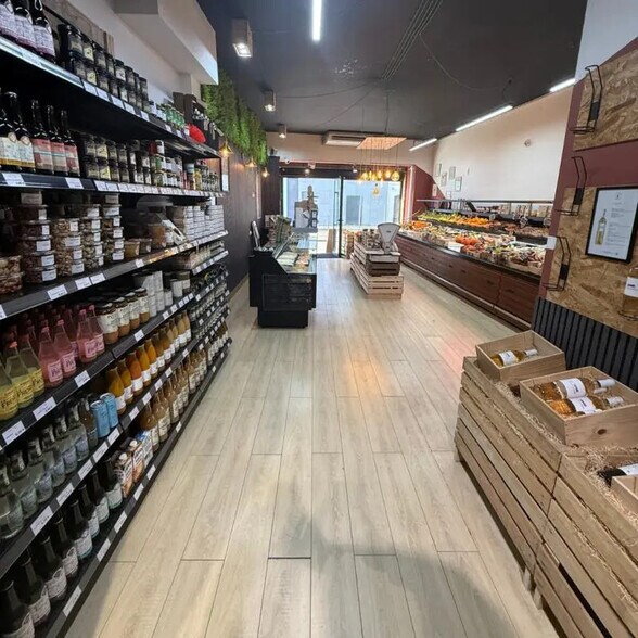 Flex in Bordeaux for lease - Interior Photo - Image 3 of 3